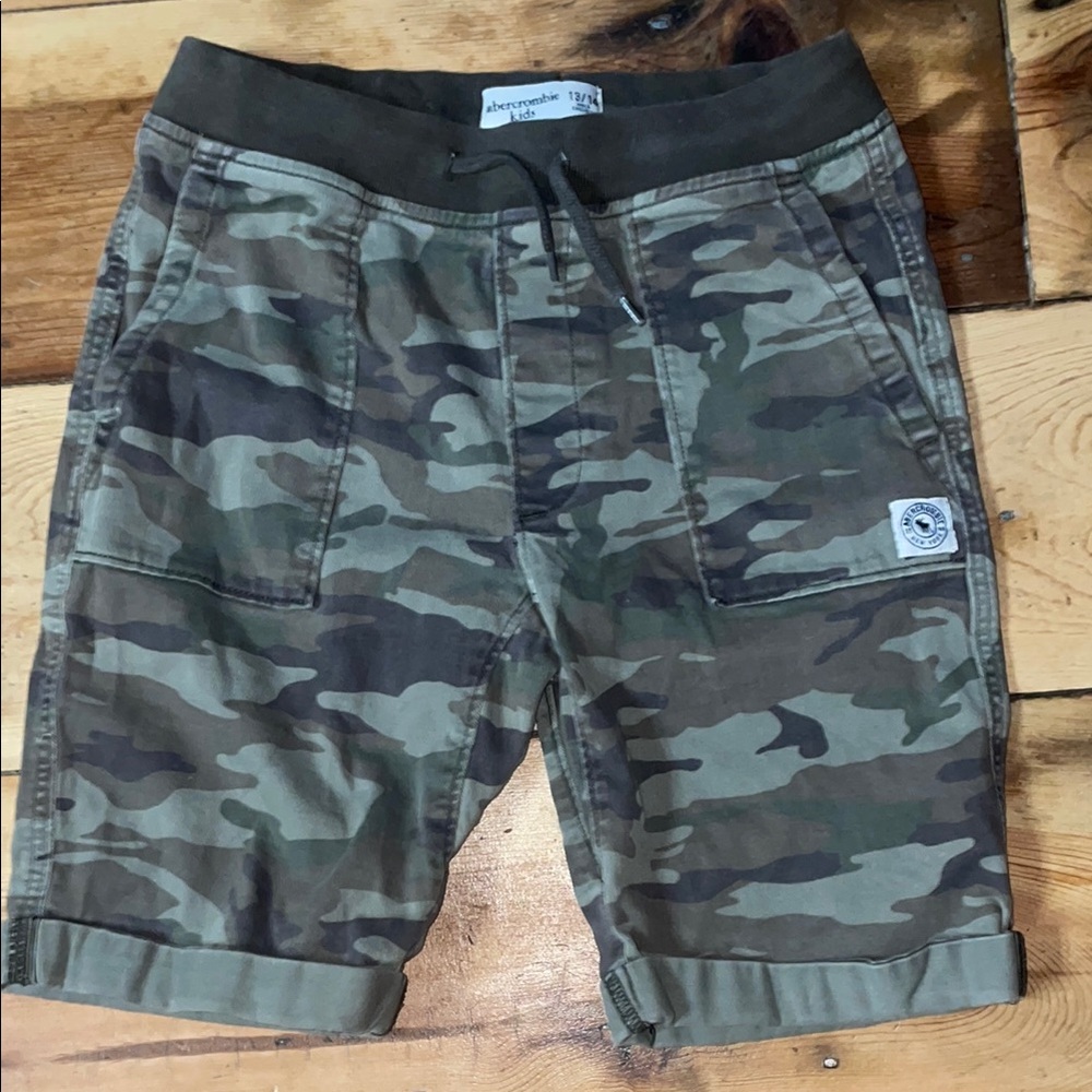 Abercrombie & Fitch Green and Brown Cargo Shorts, rolled cuff. Size 13/14